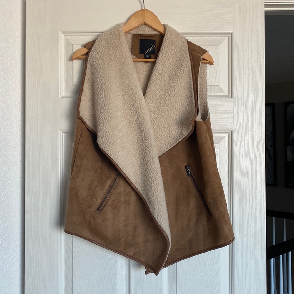 Vest with zippers